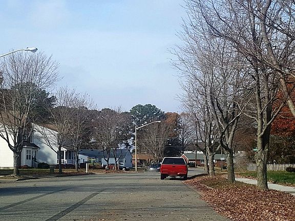 4th image of 7901 Merrimac Ln
