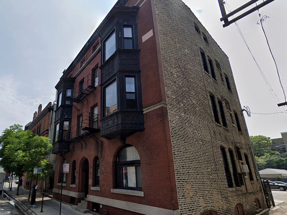 1st image of 611 W Drummond Pl #3