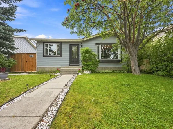 55 N Macewan Park Way NW, Calgary, AB T3K 3E4