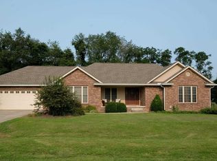 4 Rose Ln, Bedford, IN 47421