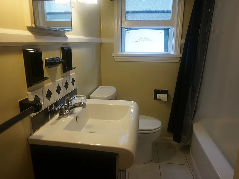146 Rossiter Rd — Photo 18
