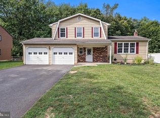 52 Colleen Cir, Ewing, NJ 08638