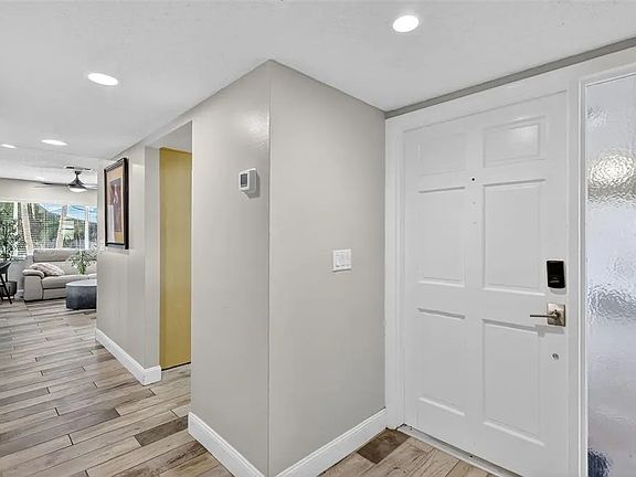 3rd image of 1886 Southpointe Dr