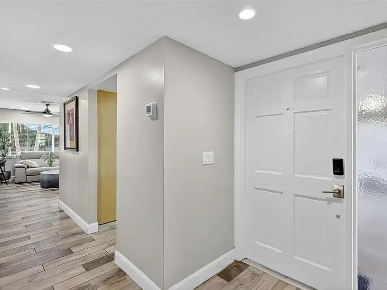 1886 Southpointe Dr — Photo 3