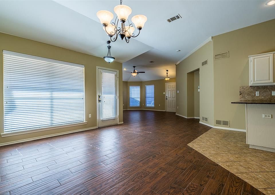 1st image of 4112 Creekhollow Dr