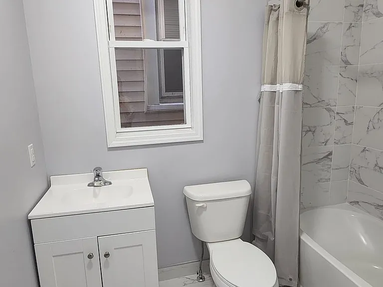 1010 Flora St #1 — Photo 2