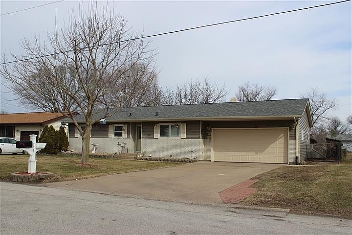 1st image of 210 W 14th Ave