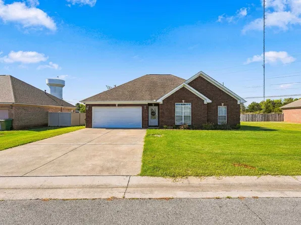 310 Meredith Dr, Muscle Shoals, AL 35661
