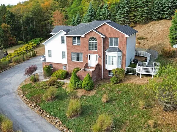 472 Old Farm Ln, Johnstown, PA 15904