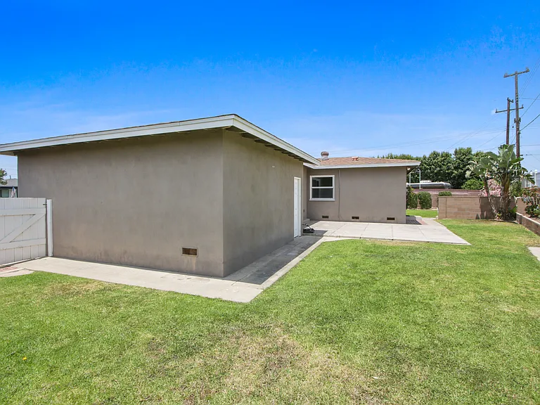 785 N Victoria Dr — Photo 13
