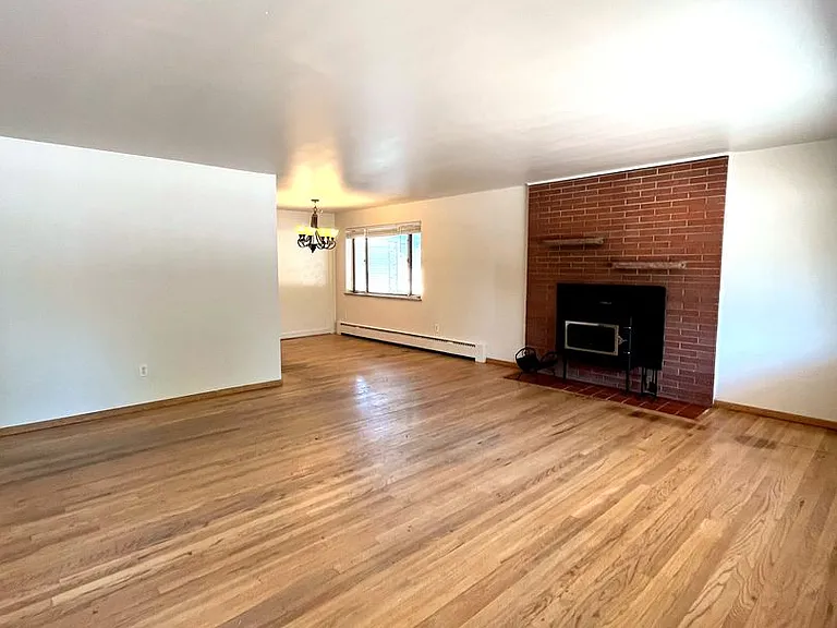 895 Holland St — Photo 3