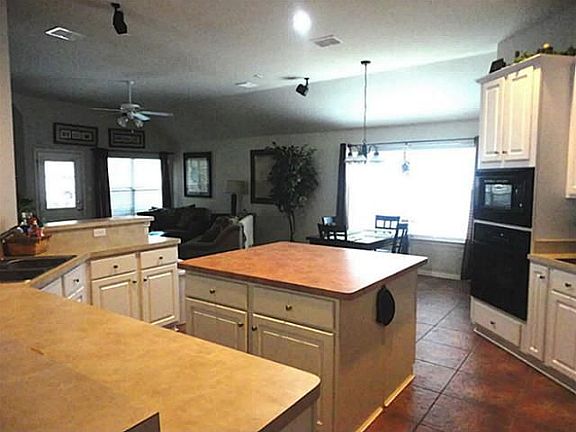 4th image of 315 Hillcrest St