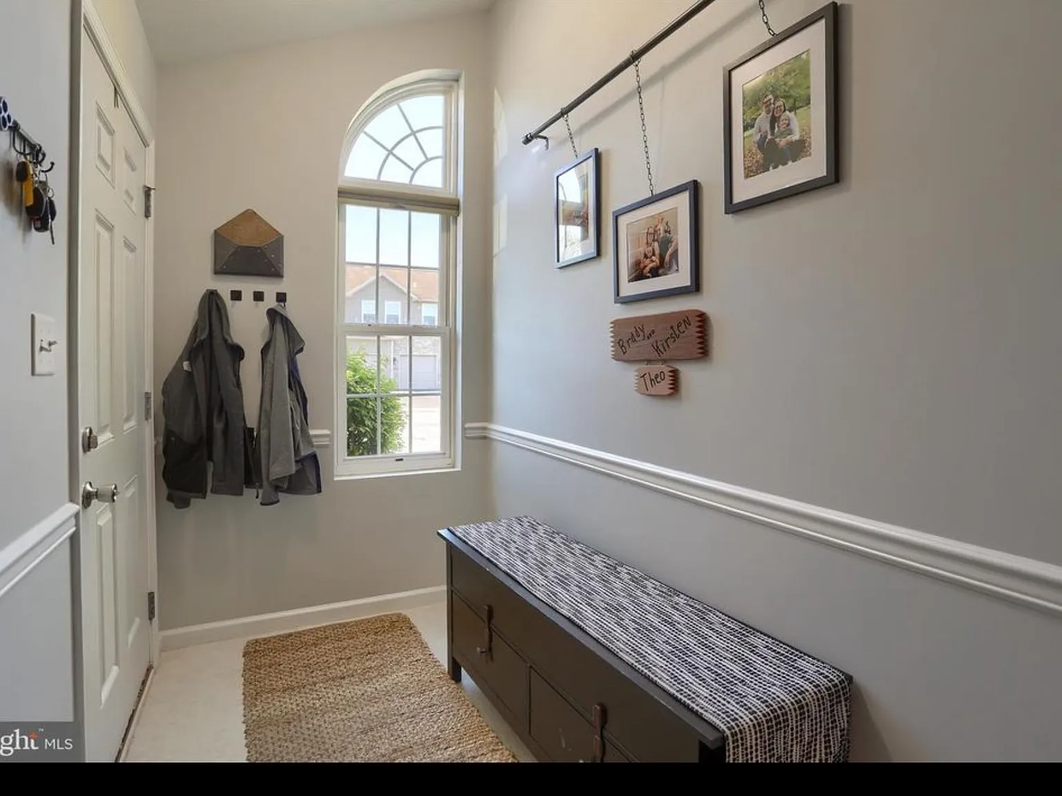 3 bed, 1696 sqft, $2,295 — Photo 2