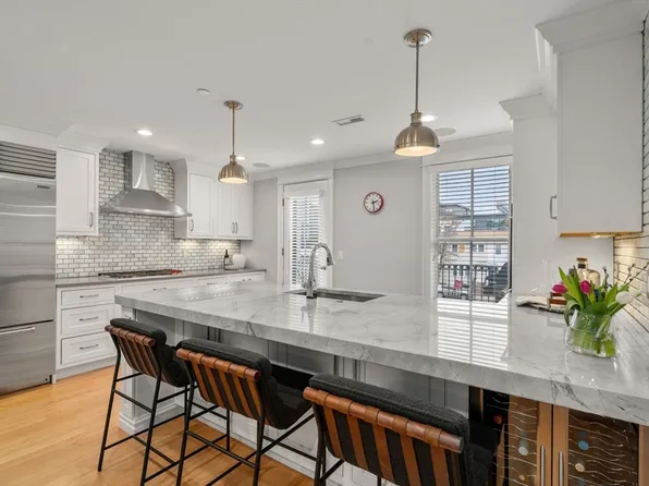 893 E 2nd St #9, South Boston, MA 02127