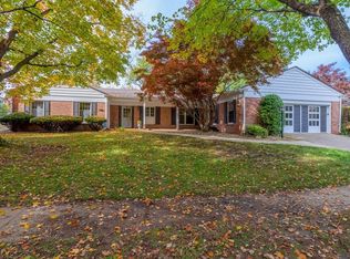 10 Kenyon Ct, Bloomington, IL 61701