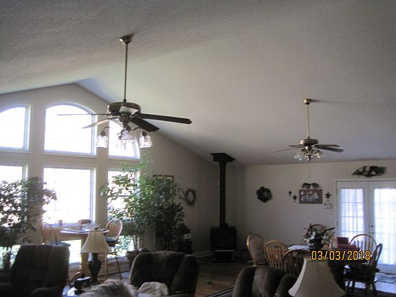 4th image of 746 Carrie Dr