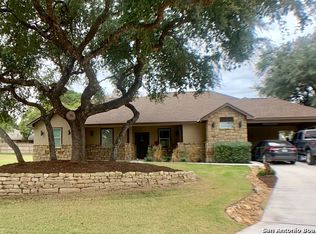 318 Howard Dr, Devine, TX 78016