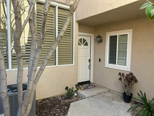 3 bed, 1579 sqft, $3,650 — Photo 2