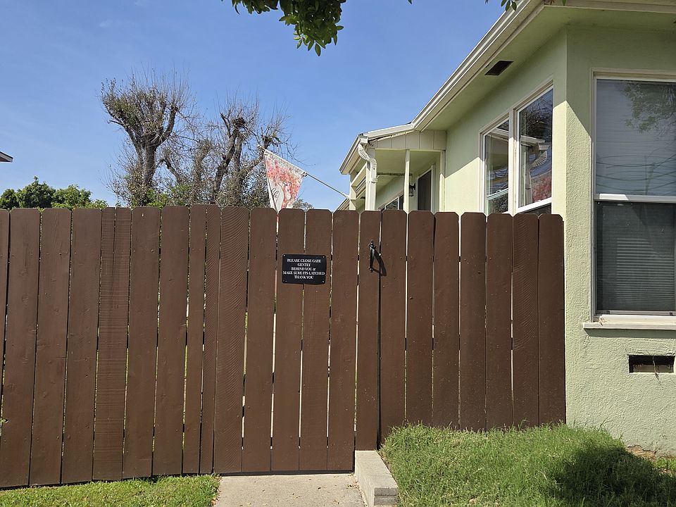 Entry gate to front door on Termino Avenue.