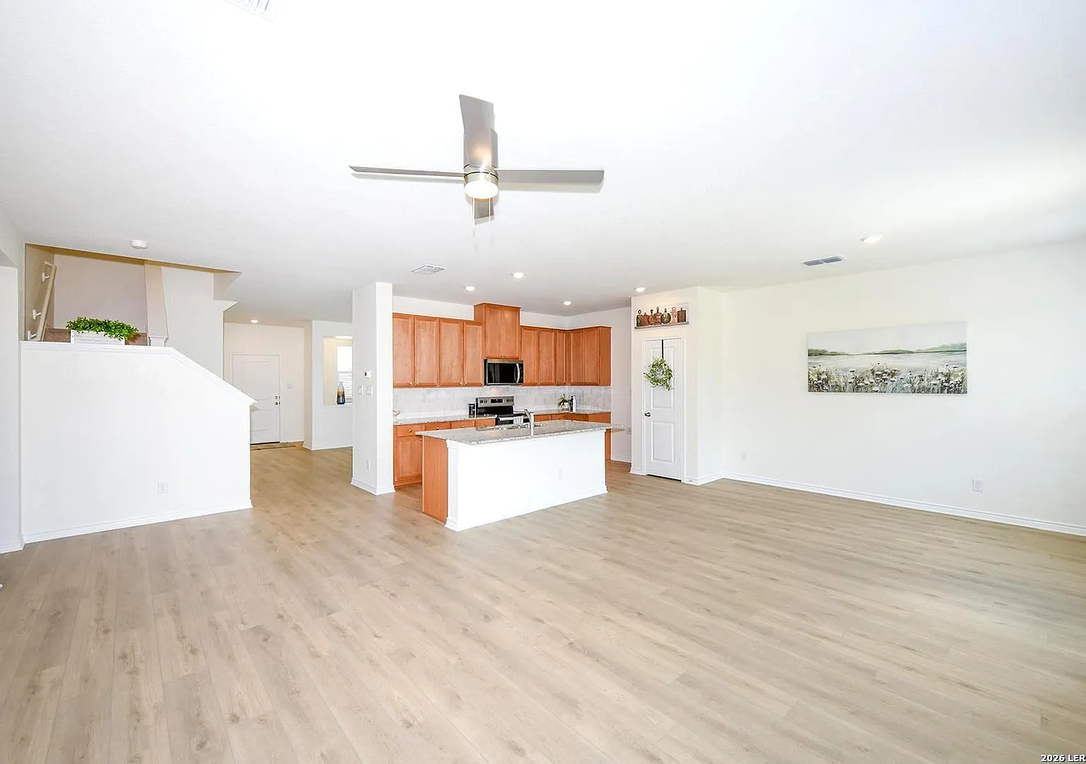 4 bed, 2.5 bath, 2350 sqft, $2,995 — Photo 3