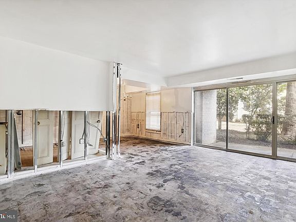 4th image of 5 Canterbury Sq APT 101