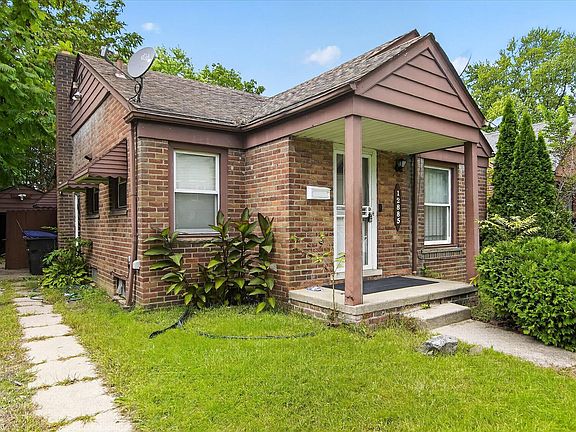 3rd image of 12885 Riverview St