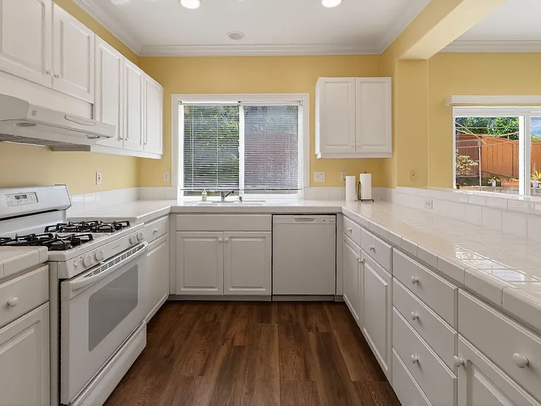 10009 Kika Ct — Photo 8