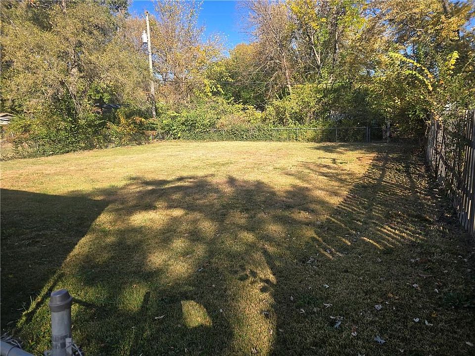 2nd image of 628 W Poor St