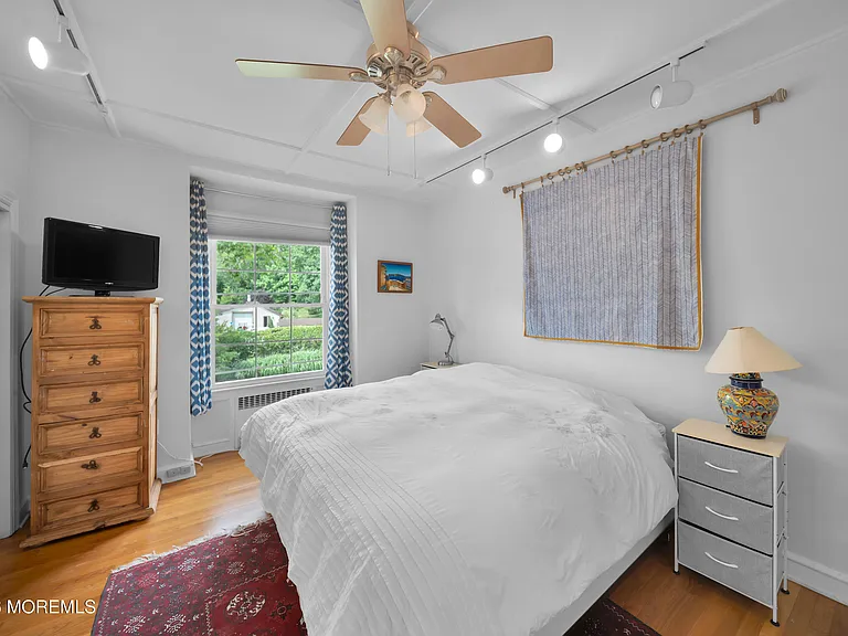 160 Portland Rd — Photo 31