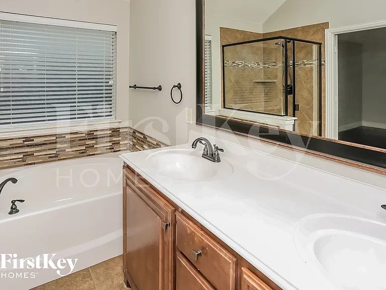 921 Loftin St — Photo 8