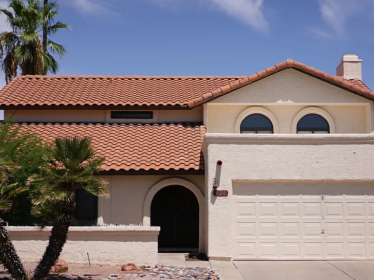 426 E Susan Ln — Photo 1