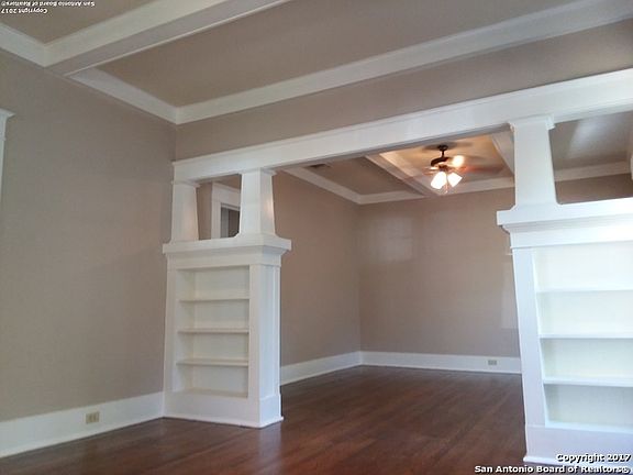 5th image of 526 W Agarita Ave