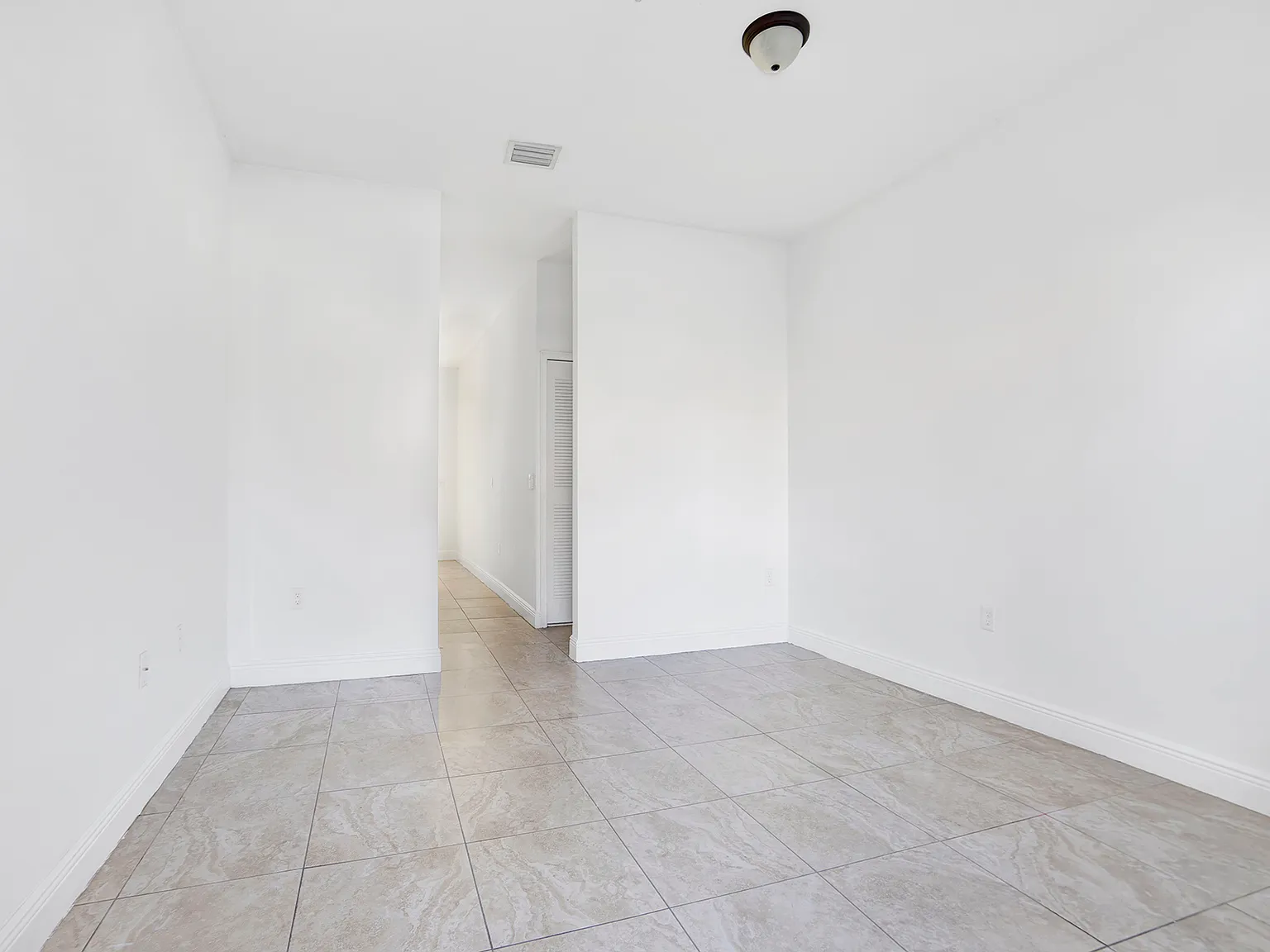 Miami Gardens Park Apartments - 18110... — Photo 2