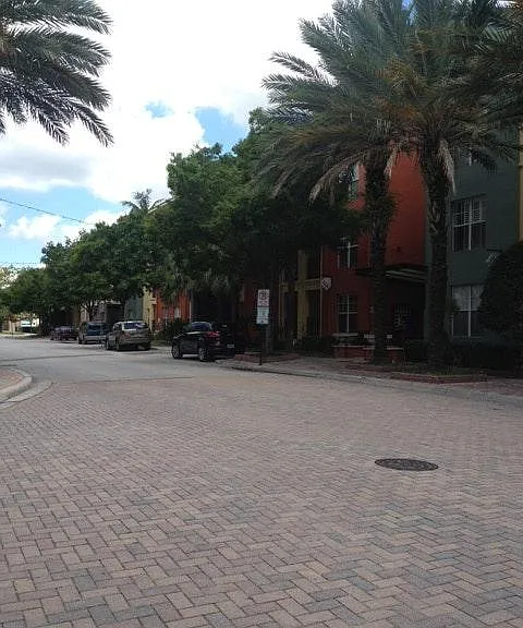 2402 W Azeele St #413 — Photo 14