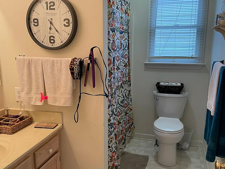 Upstairs full bathroom
