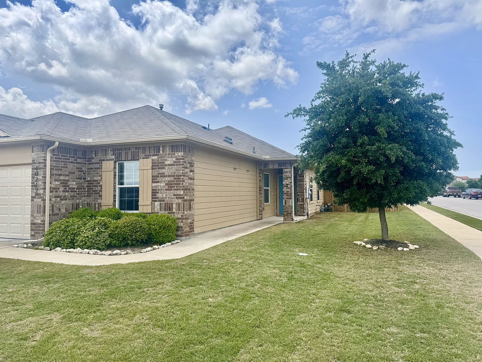 4 bed, 1699 sqft, $2,350 — Photo 3