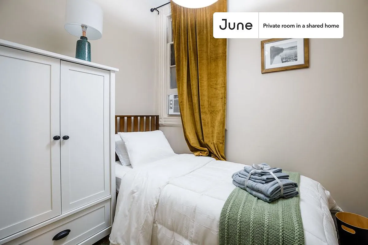 Twin bedroom in 5 bed/1 bath home in Hell's Kitchen #138 3B — Photo 1