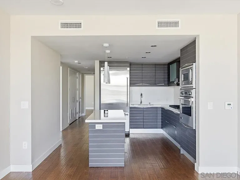 1325 Pacific Hwy #805 — Photo 24