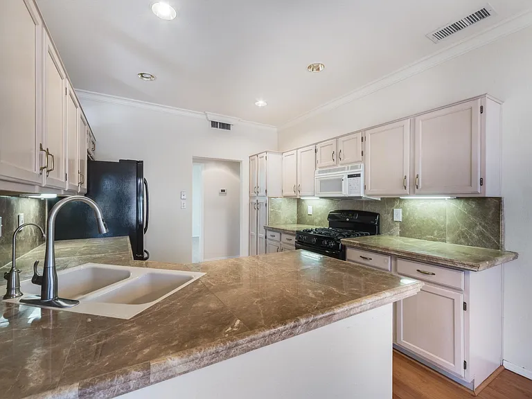 15304 W Heritage Dr — Photo 17