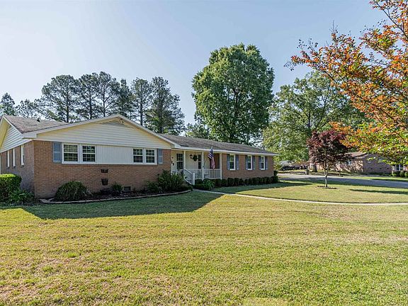 3rd image of 2929 Aintree Dr