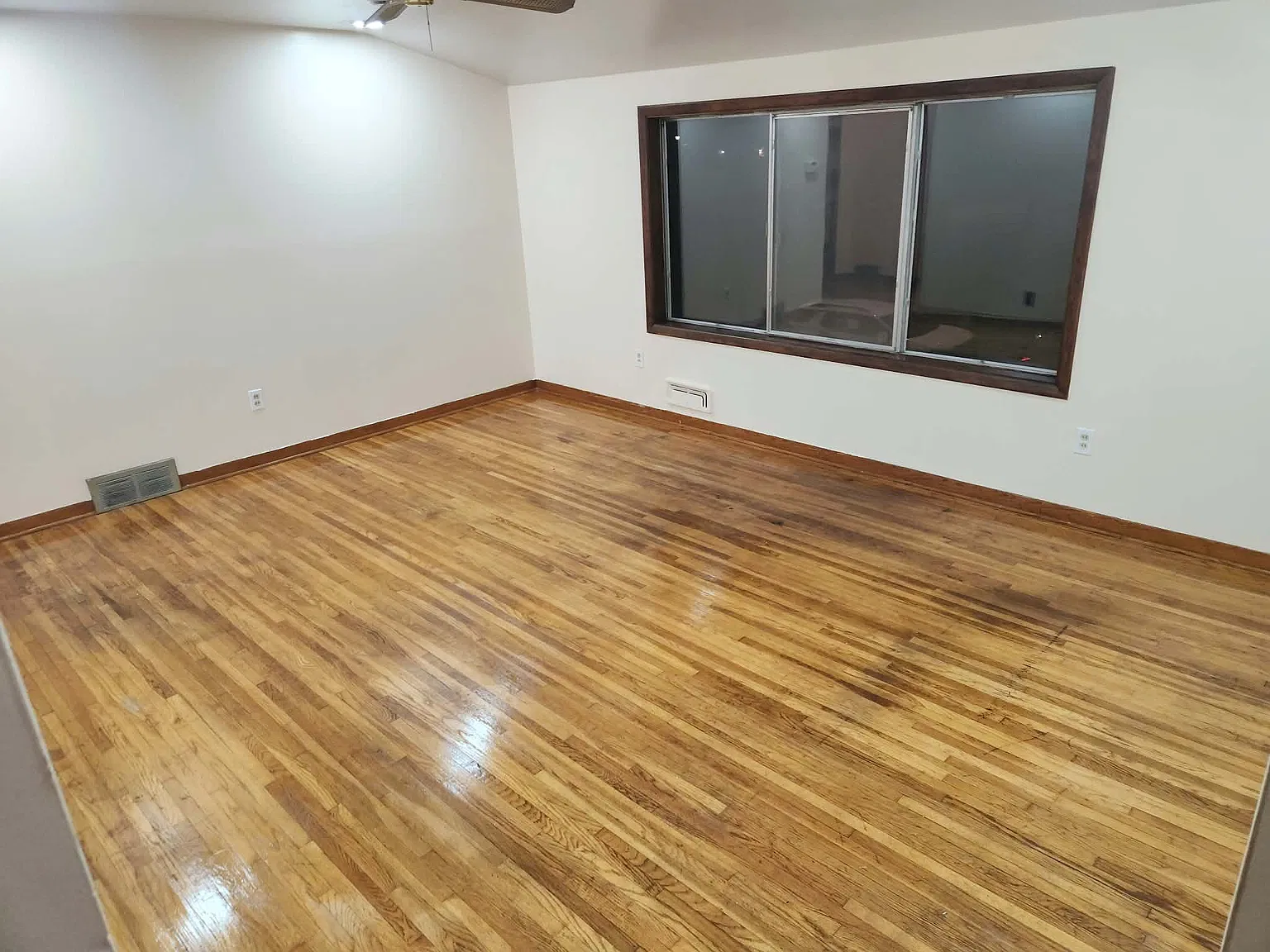 2 bed, 1100 sqft, $1,300 — Photo 2