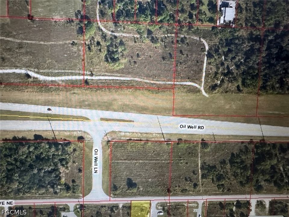 2nd image of 33RD Ave NE