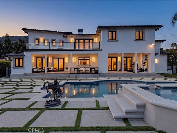 4th image of 860 Greenridge La Canada