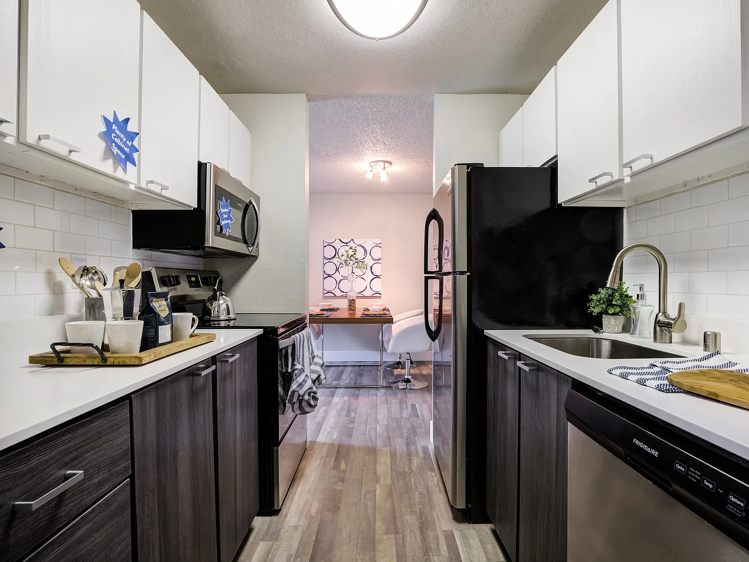 Knol Apartments — Photo 1