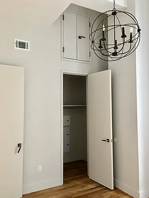 Rented by Manhattan Management LLC | media 27