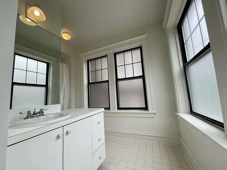 6323 S Rosebury Ave #2E — Photo 9