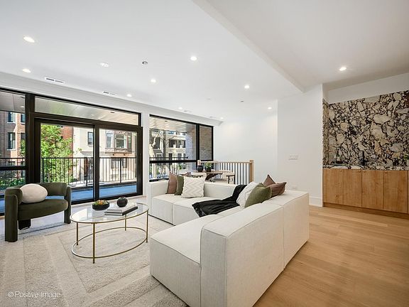 2nd image of 1935 N Mohawk St #1S