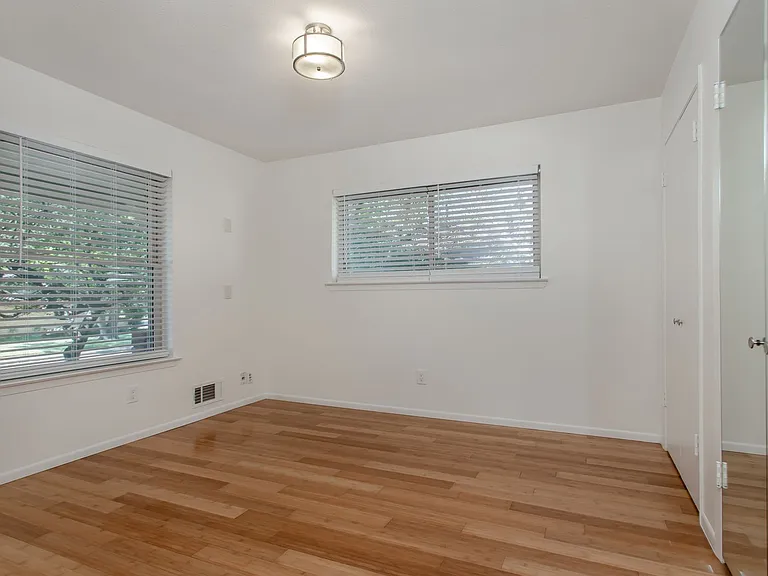 7475 Brentcove Cir — Photo 8