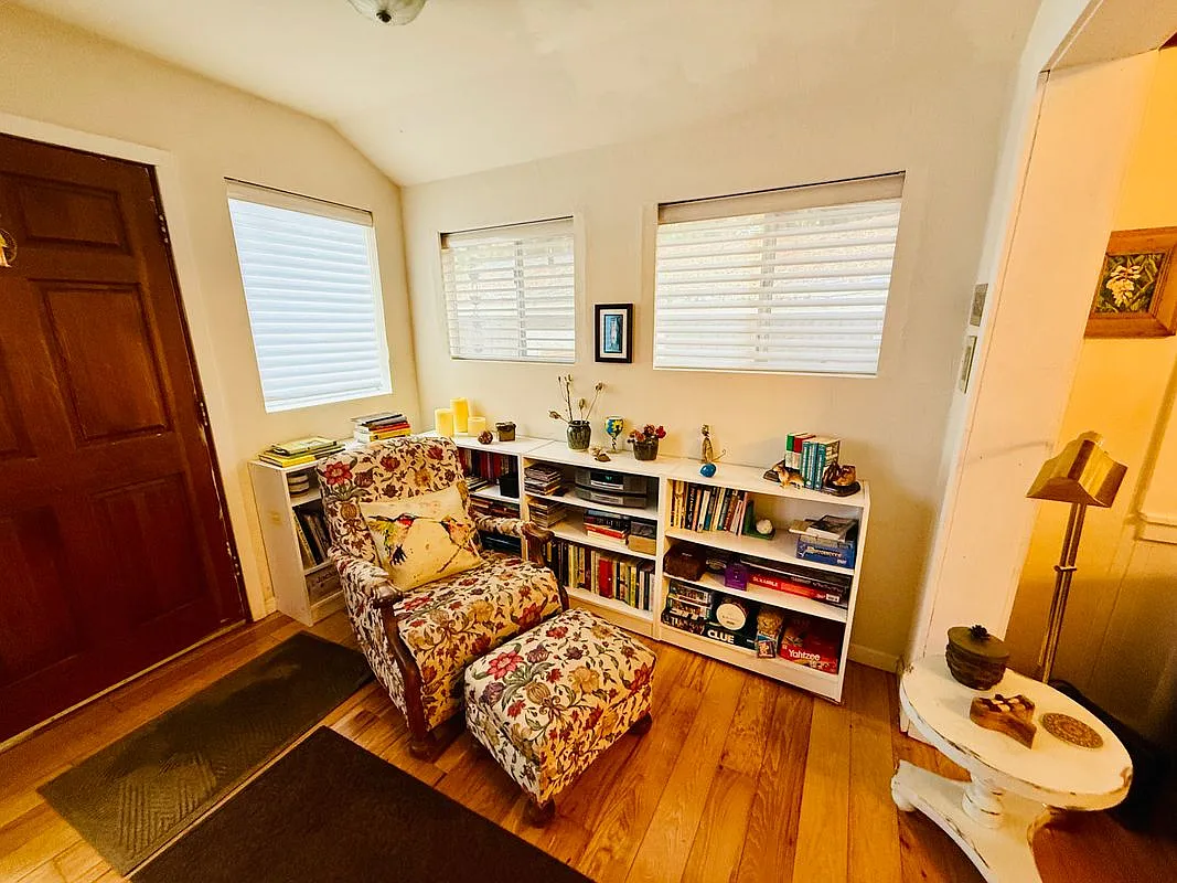 2 bed, 1.5 bath, 1042 sqft, $3,250 — Photo 3