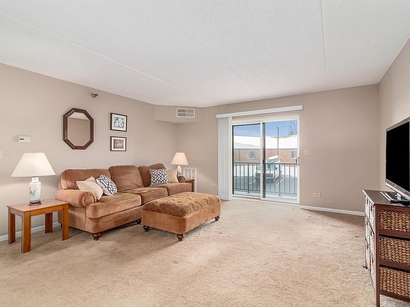 5th image of 1 Bloomingdale Pl APT 120